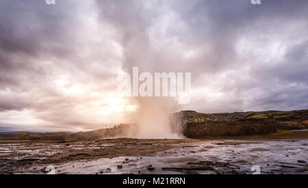 Awesome Geysir nel sud dell'Islanda in s Foto Stock