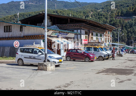 Jakar, Bumthang, Bhutan. Il centro di Main Street. Foto Stock