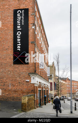 Ingresso al quartiere culturale su Guildhall di strada nella città di Northampton, Northamptonshire, Inghilterra. Foto Stock