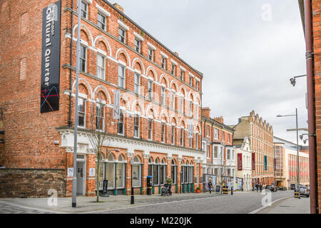 Ingresso al quartiere culturale su Guildhall di strada nella città di Northampton, Northamptonshire, Inghilterra. Foto Stock