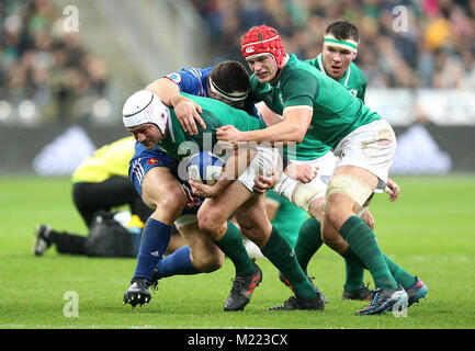 In Irlanda il Rory Best (sinistra) durante la NatWest 6 Nazioni corrispondono allo Stade de France di Parigi. Foto Stock