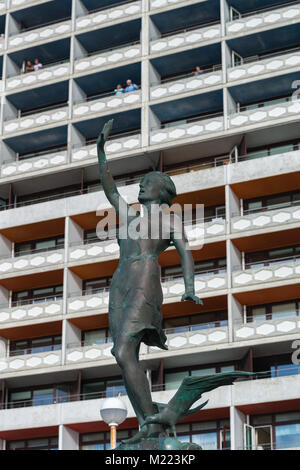 Edificio moderno in Westerland, isola di Sylt, Mare del Nord, Nord Frisia, Schleswig-Holstein, Germania, Europa Foto Stock