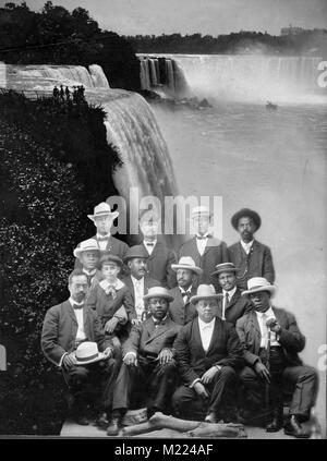 Movimento Niagara fondatori del 1905, i membri fondatori del movimento Niagara sovrapposto ad un'immagine che mostra le Cascate del Niagara, Foto Stock