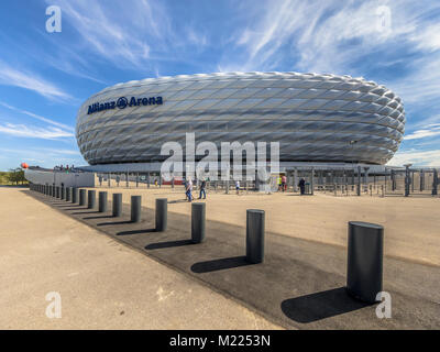 Monaco di Baviera, Germania - 14 August 2017: ingresso stadio Allianz Arena di Monaco di Baviera quadrato, Germania. L'Allianz Arena è la casa dello stadio di calcio per FC Baye Foto Stock