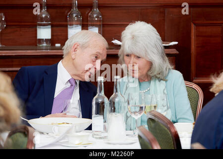 Oldie of the Year Awards 2018, John Humphries & Jilly Cooper Foto Stock