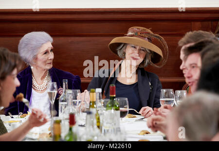 Oldie of the Year Awards 2018, Aprile Ashley & Maureen Lipman Foto Stock
