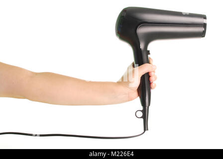 Mano che tiene il nero asciugacapelli isolati su sfondo bianco Foto Stock