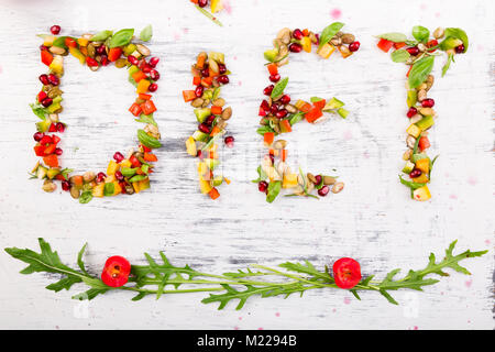 Parola dieta è effettuato da fruite e verdure. Una sana dieta vegana cibo crudo Foto Stock