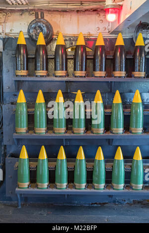 Houston, Texas - Gusci di artiglieria sulla Corazzata Texas, che ha servito nella guerra mondiale I e II Guerra Mondiale. La nave è ora un museo nave ormeggiata su th Foto Stock