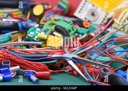 Gli strumenti e il componente utilizzato in impianti elettrici Foto Stock
