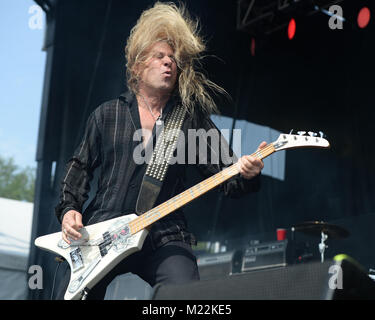 WESTON, FL - 03 aprile: Dana strimpellare di macellazione esegue a Rockfest 80s tenutosi a Markham Park il 3 aprile 2016 in Weston, Florida. Persone: Dana Strum Foto Stock