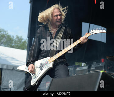 WESTON, FL - 03 aprile: Dana strimpellare di macellazione esegue a Rockfest 80s tenutosi a Markham Park il 3 aprile 2016 in Weston, Florida. Persone: Dana Strum Foto Stock