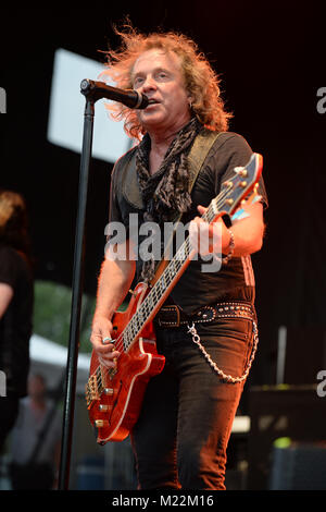 WESTON, FL - 02 aprile: Jack lame dei Night Ranger suona al Rockfest 80s tenutosi a Markham Park il 2 aprile 2016 in Weston, Florida. Persone: Jack lame Foto Stock