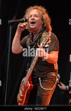 WESTON, FL - 02 aprile: Jack lame dei Night Ranger suona al Rockfest 80s tenutosi a Markham Park il 2 aprile 2016 in Weston, Florida. Persone: Jack lame Foto Stock