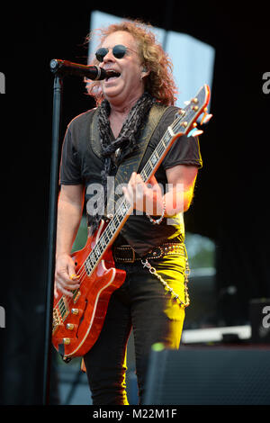 WESTON, FL - 02 aprile: Jack lame dei Night Ranger suona al Rockfest 80s tenutosi a Markham Park il 2 aprile 2016 in Weston, Florida. Persone: Jack lame Foto Stock