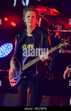 MIAMI, FL - aprile 01: John Taylor, Simon Le Bon, Dom Brown di musica del gruppo Duran Duran sono visti in esecuzione al Bayfront Park anfiteatro il 1 aprile 2016 a Miami in Florida. Persone: John Taylor Foto Stock