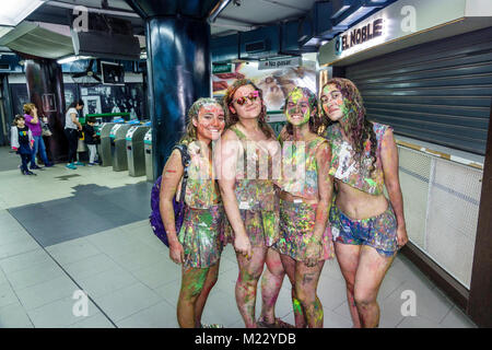 Buenos Aires Argentina, Subte metropolitana mezzi pubblici, Tribunales, stazione, teen teenage teenager teenagers giovani adolescenti, ragazze, femmina Foto Stock