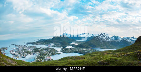 Antenna al tramonto vista panoramica su Svolvaer Lofoten Foto Stock