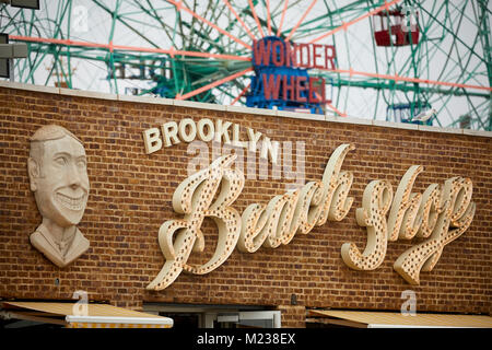 La città di New York Coney Island a Brooklyn Beach Shop Foto Stock