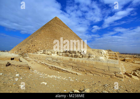 La Grande Piramide di Khufu (o Cheope) sull'Altopiano di Giza, il Cairo, Egitto Foto Stock