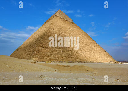La piramide di Khafre (o Chephren) sull'Altopiano di Giza, il Cairo, Egitto Foto Stock