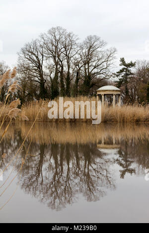 Lago a Karolyi palace in Nagymagocs, Ungheria. Foto Stock