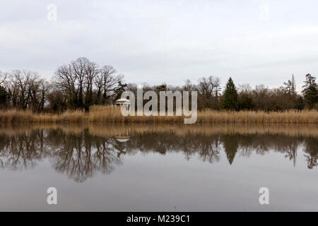 Lago a Karolyi palace in Nagymagocs, Ungheria. Foto Stock