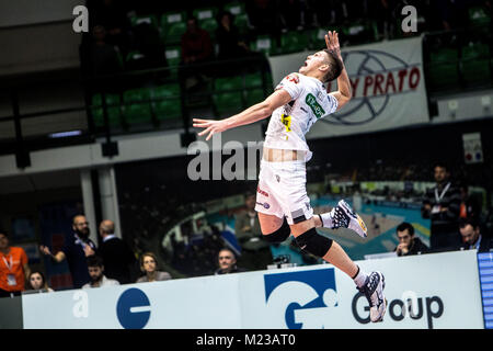 Monza, Italia. 04 feb 2018. Gabriele Nelli durante l'A1 match tra Gi Group Monza e Kioene Padova il 04 febbraio a Monza, Italia. Il risultato finale è 3-1 per gi Group Monza Credito: Mairo Cinquetti/Pacific Press/Alamy Live News Foto Stock