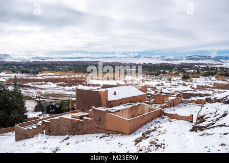 Valle di Draa coperchio con neve, a sud del Marocco Foto Stock