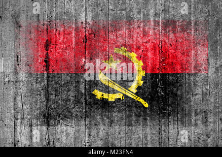 Angola bandiera dipinta su una texture di sfondo di cemento grigio Foto Stock