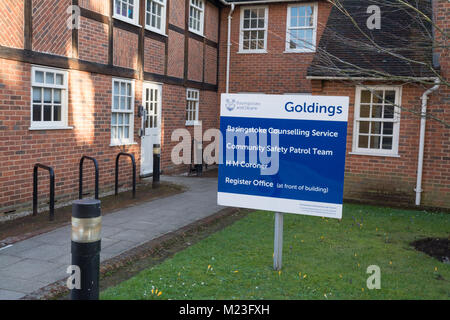 Cartello fuori la Civic Offices (Goldings) in Basingstoke, Hampshire, Regno Unito Foto Stock