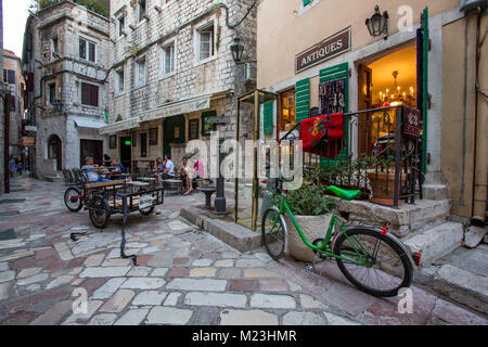 Le strade in ciottoli di Kotor, Montenegro Foto Stock
