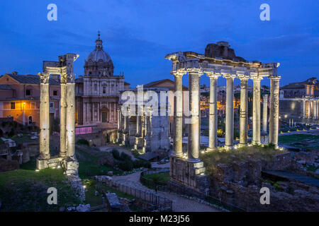 Il Foro Romano al tramonto, Roma, Italia Foto Stock