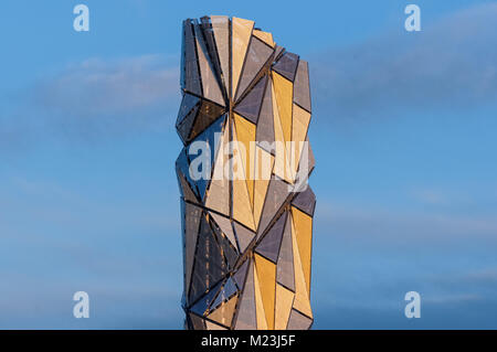 L'Ottica mantello 160ft alta struttura in alluminio nella penisola di Greenwich, progettato da Conrad Shawcross, parte della bassa energia di carbonio Centre di Londra Foto Stock