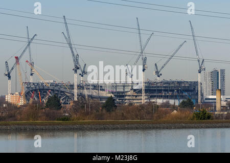 La costruzione della nuova stazione di Tottenham stadium nel nord di Londra, Inghilterra, Regno Unito, Gran Bretagna Foto Stock