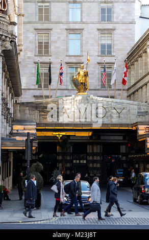 Savoy Hotel sul filamento in Londra England Regno Unito Regno Unito Foto Stock