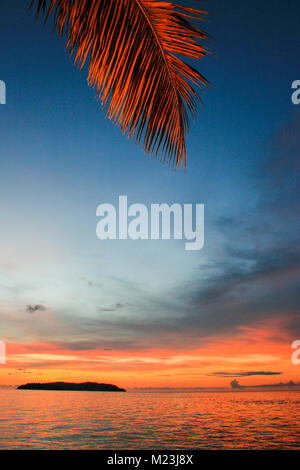 Sunset off Tanjung Aru, Kota Kinabalu, Sabah, Malaysia Foto Stock