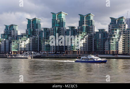 Edifici residenziali di St George Wharf in London, England, Regno Unito, Gran Bretagna Foto Stock