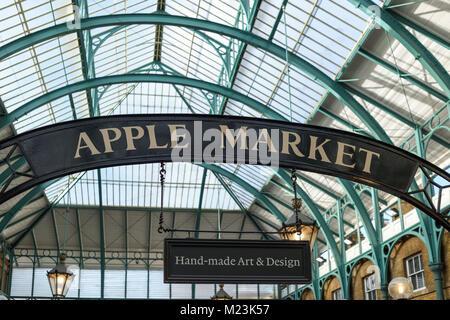 Apple mercato Covent Garden di Londra, UK. Foto Stock
