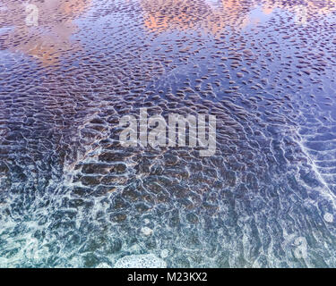 Mare tranquillo a Talisker Bay Foto Stock