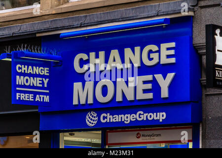 Ramo di cambiare gruppo, scambio di soldi su Cornmarket Street, Oxford, Oxfordshire, Regno Unito. Feb 2018 Foto Stock