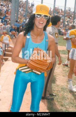 LAS VEGAS NV - 31 Maggio: cantante Cher al Riviera 9 celebrità annuale Softball gioco su 31 Maggio 1981 a Las Vegas, Nevada. Foto di Barry re/Alamy Stock Photo Foto Stock