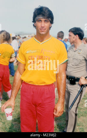 LAS VEGAS NV - 31 Maggio: Attore Christopher Mayer a Riviera 9 celebrità annuale Softball gioco su 31 Maggio 1981 a Las Vegas, Nevada. Foto di Barry re/Alamy Stock Photo Foto Stock