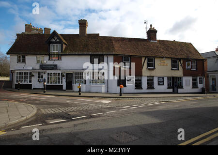 Edenbridge,UK,4 Febbraio 2018,luminosa e soleggiata giornata in Edenbridge, Kent. Le persone continuano la loro routine quotidiana nonostante il freddo, la previsione è per la neve nel Sud Est per tutta la notte e domani in©Keith Larby/Alamy Live News Foto Stock