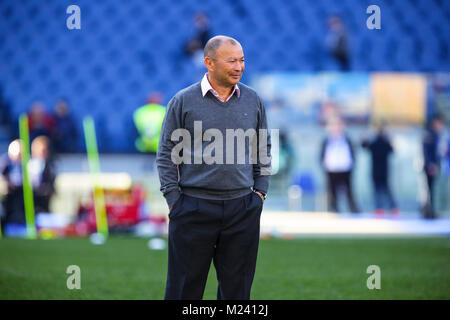 Roma, Italia. 04 febbraio 2018. L'Inghilterra del capo allenatore Eddie Jones chiede ai suoi giocatori nella partita contro l'Italia in NatWest 6Nazioni 208 campionato Massimiliano Carnabuci/Alamy Live News Foto Stock