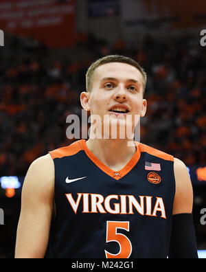 Syracuse, NY, STATI UNITI D'AMERICA. 3 febbraio, 2018. Virginia sconfitto Siracusa 59-44 nella parte anteriore del 27,083 fans in un matchup ACC al Carrier Dome in Syracuse, New York. Foto di Alan Schwartz/Cal Sport Media/Alamy Live News Foto Stock