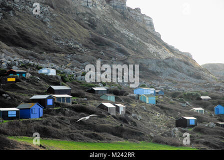 Chesil Beach, Dorset. 4 febbraio 2018 - Non ci sono takers per la spiaggia di capanne alla fine di Chesil Beach, Portland, su un brillante ma terribilmente freddo giorno di credito: stuart fretwell/Alamy Live News Foto Stock