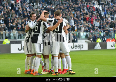 Durante la serie di una partita di calcio tra Juventus FC vs Sassuolo presso lo stadio Allianz il 04 febbraio 2018 a Torino, Italia. Foto Stock