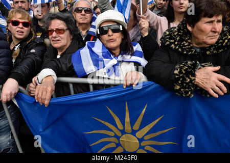 Atene, Grecia, 4 febbraio, 2018. Centinaia di migliaia di greci al rally di piazza Syntagma contro l'uso del termine "Macedonia" nel nome disputa con la EX REPUBBLICA IUGOSLAVA DI MACEDONIA ad Atene, in Grecia. Credito: Nicolas Koutsokostas/Alamy Live News. Foto Stock