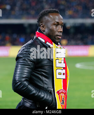 Napoli, Cmapania, Italia. 4 febbraio, 2018. Il nuovo acquisto di Benevento Bacary Sagna durante il campionato italiano di una partita tra SSC Napoli e Benevento a Ciro Vigorito Stadium. Credito: Ernesto Vicinanza/SOPA/ZUMA filo/Alamy Live News Foto Stock